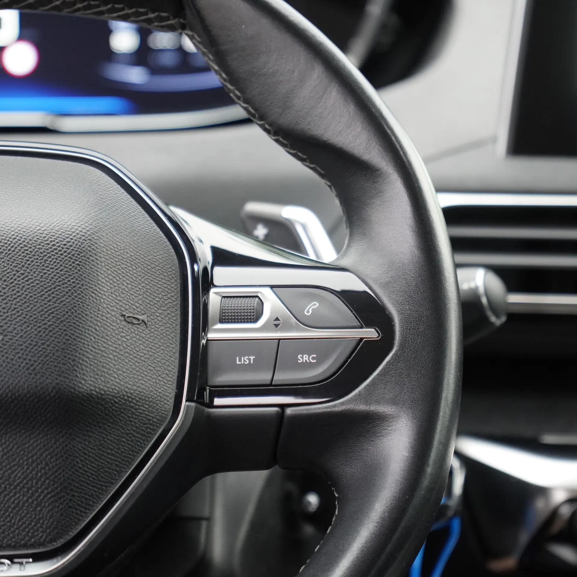 Peugeot 3008 1.2 PureTech Allure EAT8 15