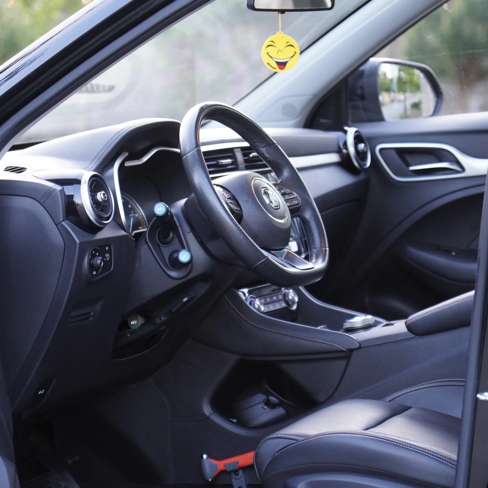 MG ZS EV 44.5 kWh Luxury 16