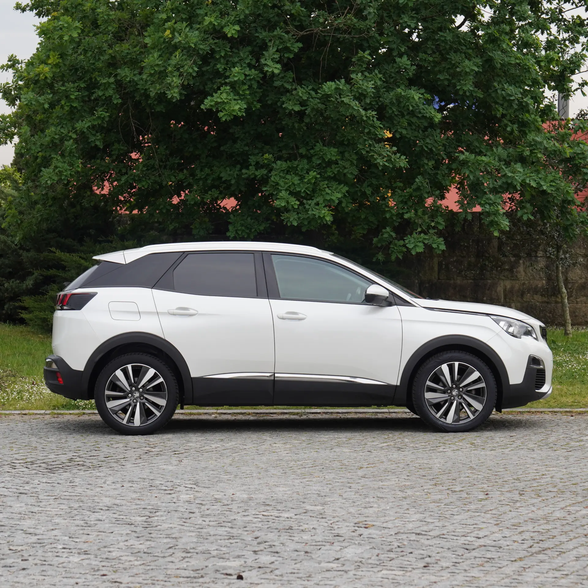 Peugeot 3008 1.2 PureTech Allure EAT8 4