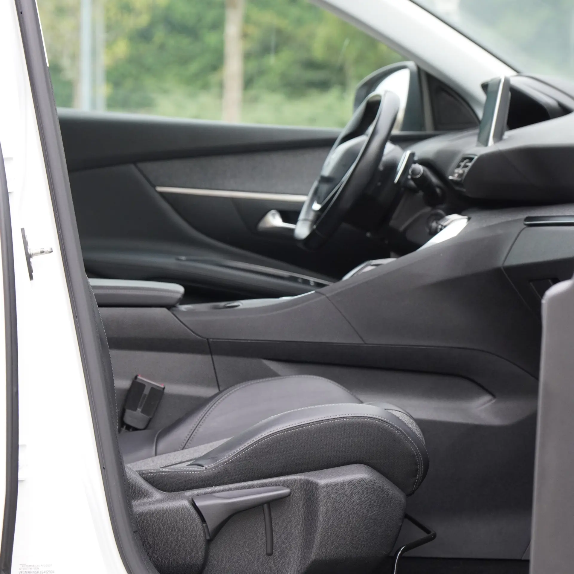 Peugeot 3008 1.2 PureTech Allure EAT8 26