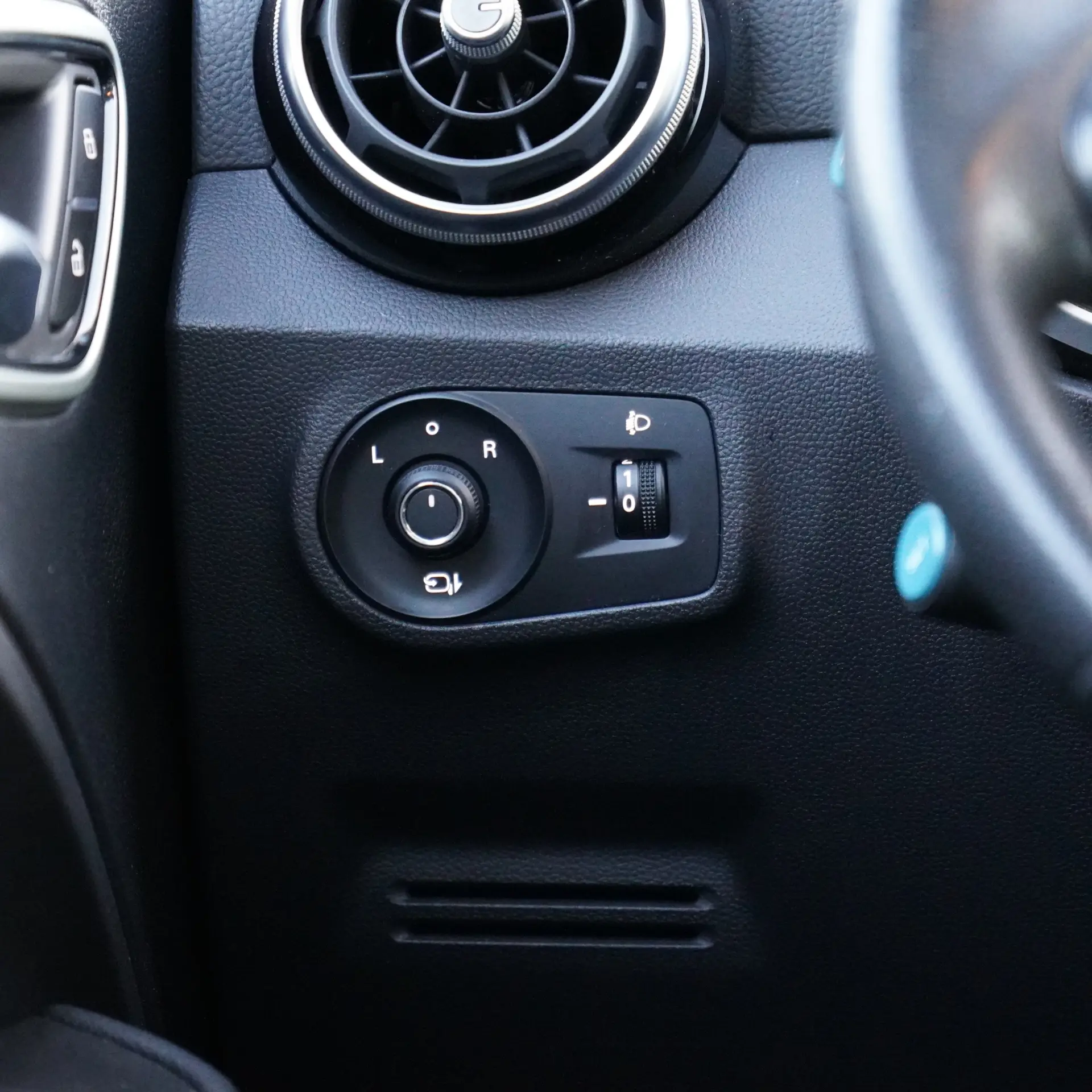 MG ZS EV 44.5 kWh Luxury 27