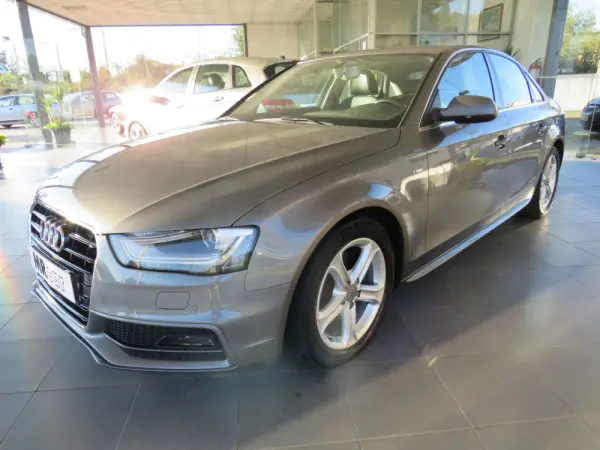 Audi A4 2.0 TDI SPORT 2