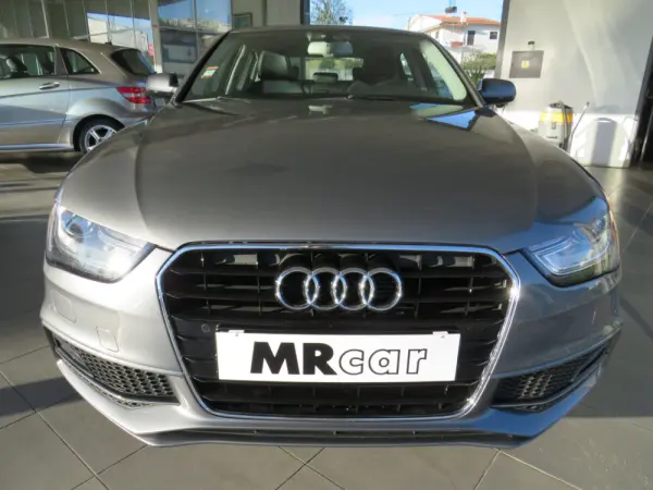 Audi A4 2.0 TDI SPORT 6