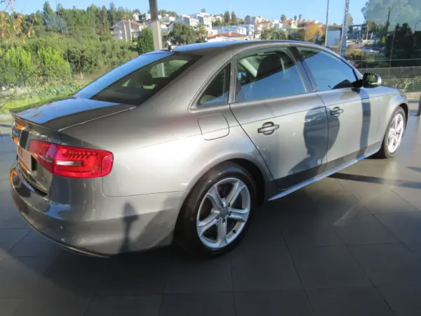 Audi A4 2.0 TDI SPORT 9