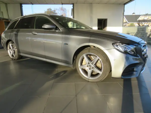 Mercedes-Benz E 300 de AMG Line 2