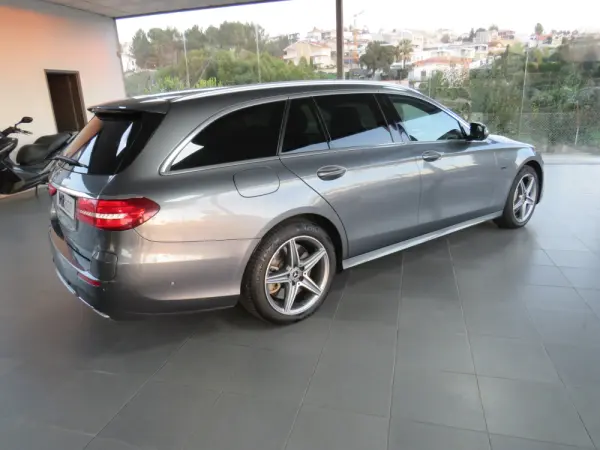 Mercedes-Benz E 300 de AMG Line 5