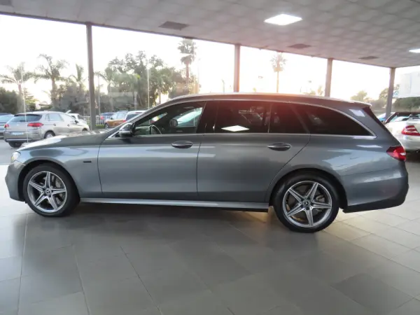 Mercedes-Benz E 300 de AMG Line 8