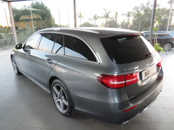 Mercedes-Benz E 300 de AMG Line 9