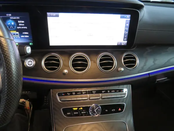 Mercedes-Benz E 300 de AMG Line 19