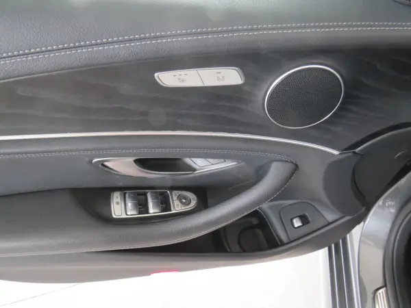 Mercedes-Benz E 300 de AMG Line 47