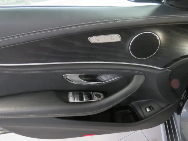 Mercedes-Benz E 300 de AMG Line 51