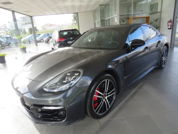Porsche Panamera 4 E-Hybrid 3