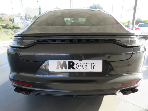 Porsche Panamera 4 E-Hybrid 6