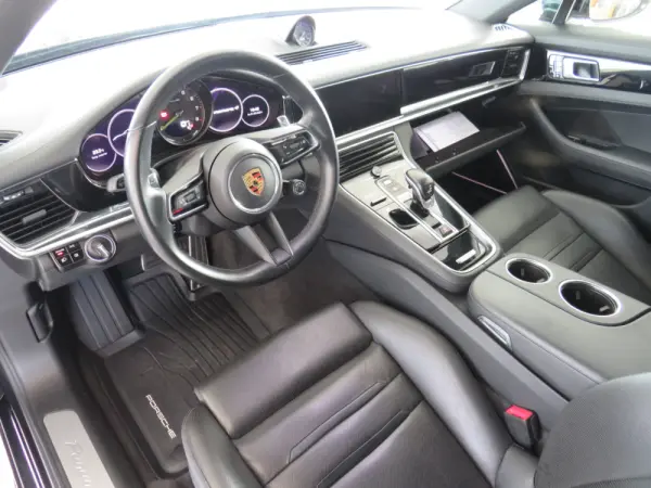 Porsche Panamera 4 E-Hybrid 27