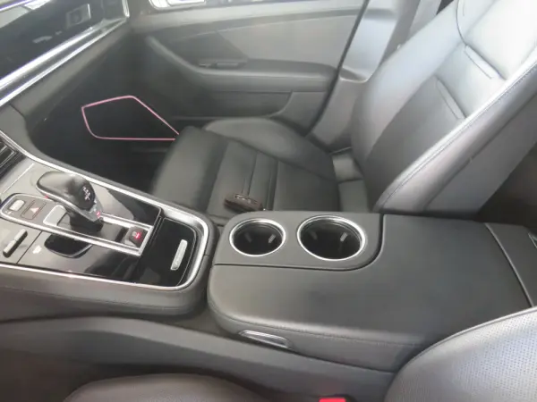 Porsche Panamera 4 E-Hybrid 28