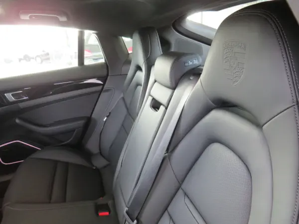 Porsche Panamera 4 E-Hybrid 36