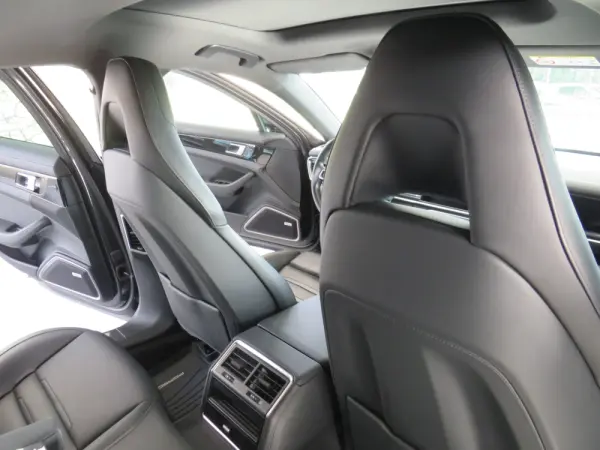 Porsche Panamera 4 E-Hybrid 37