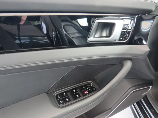 Porsche Panamera 4 E-Hybrid 53