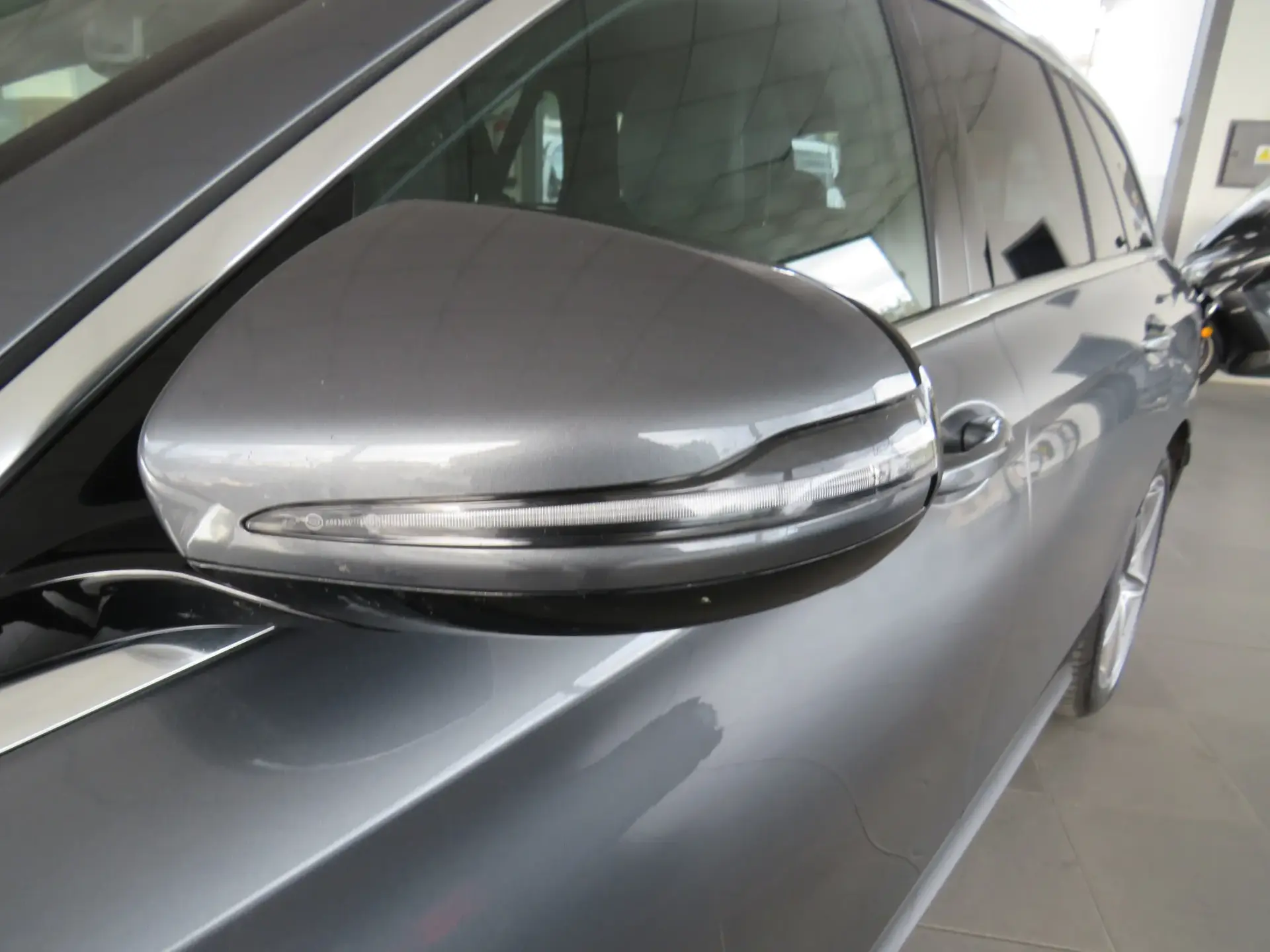 Mercedes-Benz E 300 de AMG Line 12