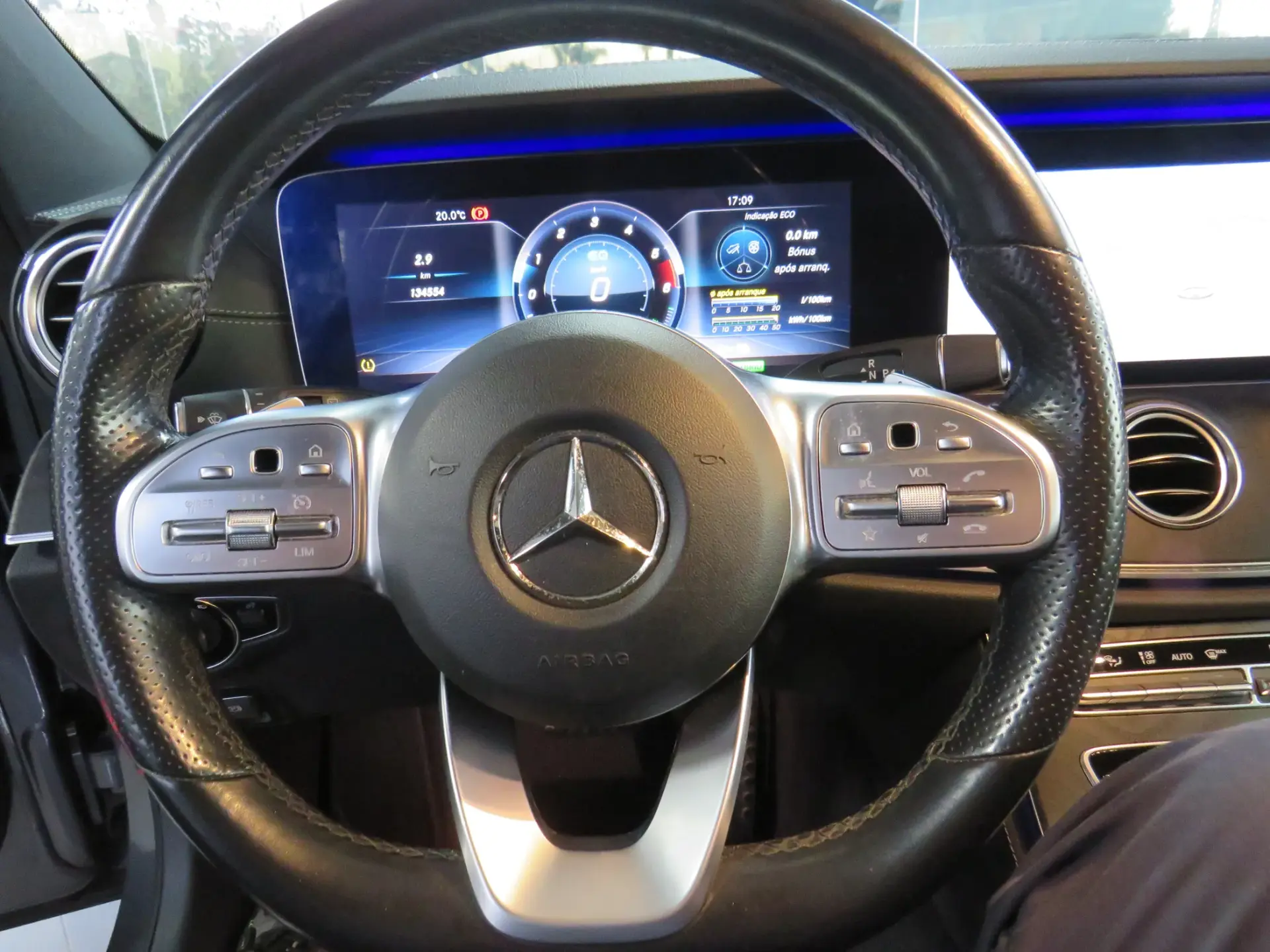 Mercedes-Benz E 300 de AMG Line 27