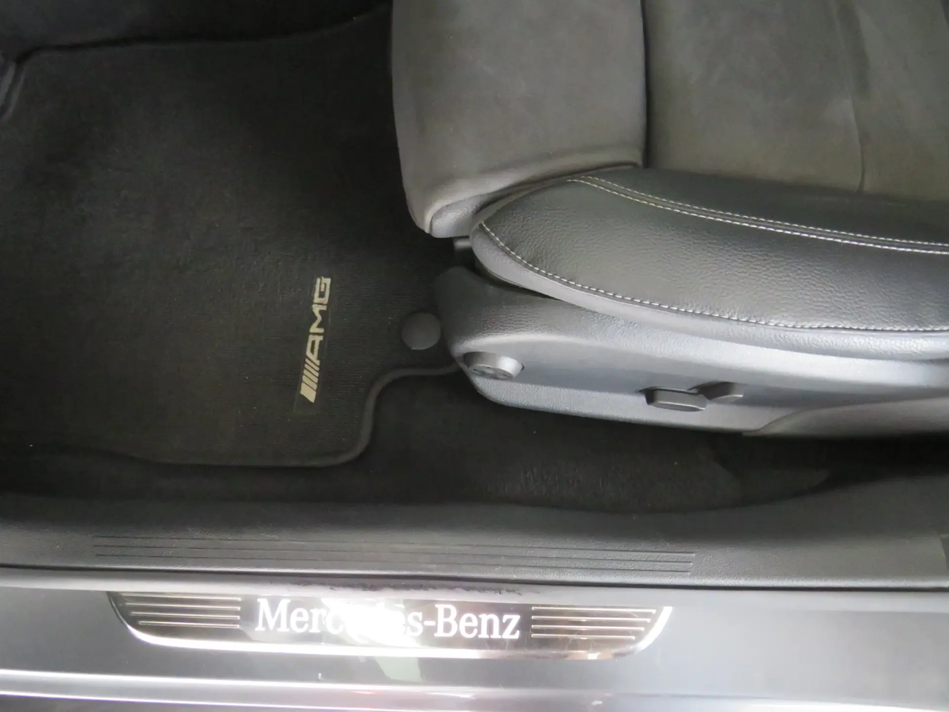 Mercedes-Benz E 300 de AMG Line 29