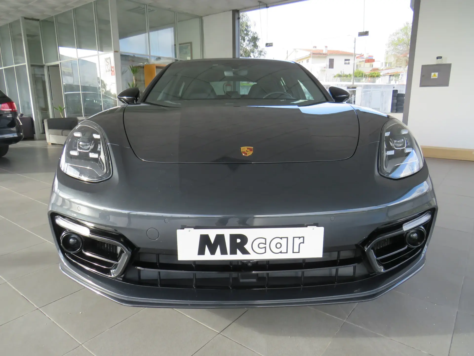 Porsche Panamera 4 E-Hybrid 7