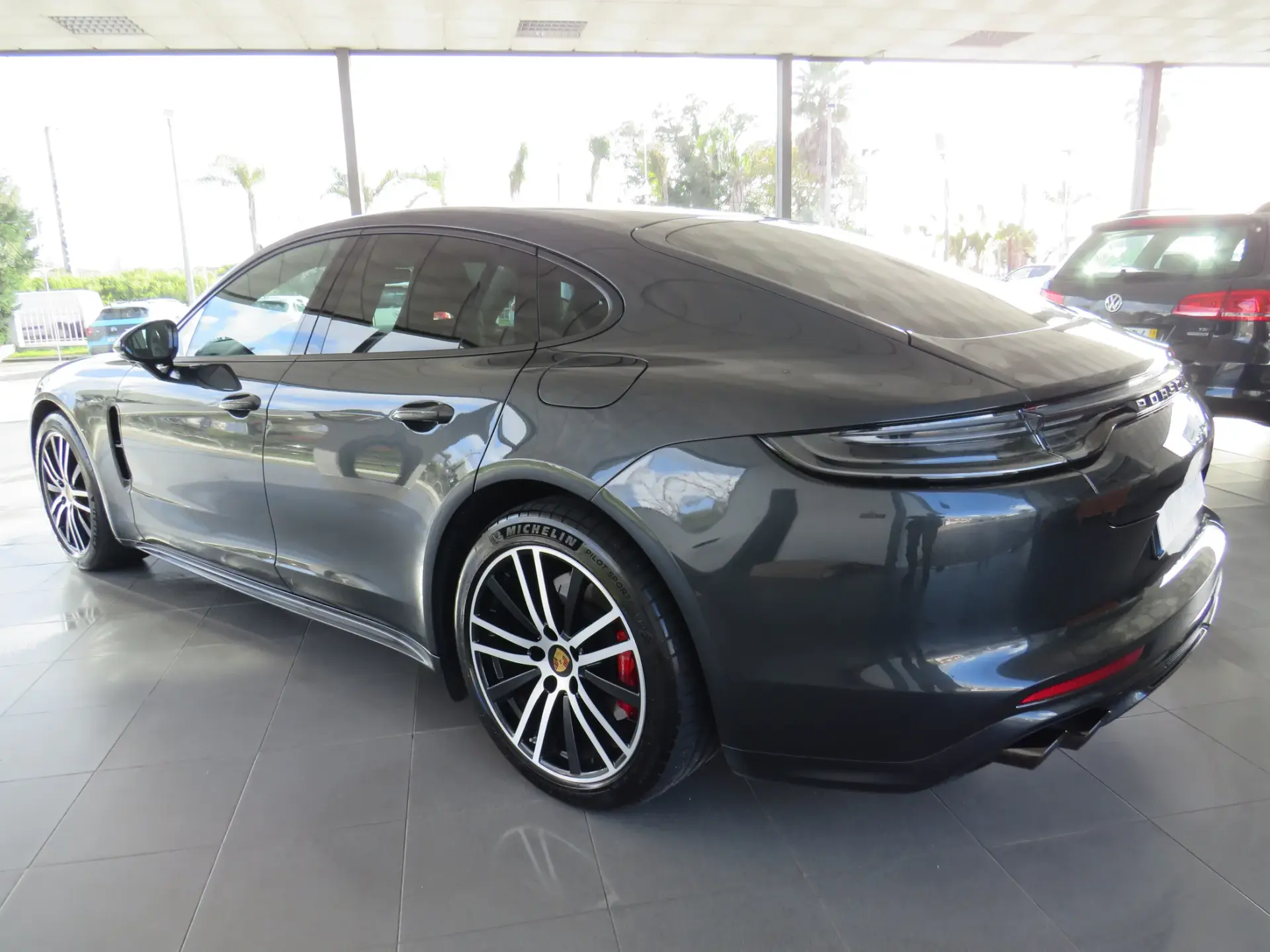 Porsche Panamera 4 E-Hybrid 8