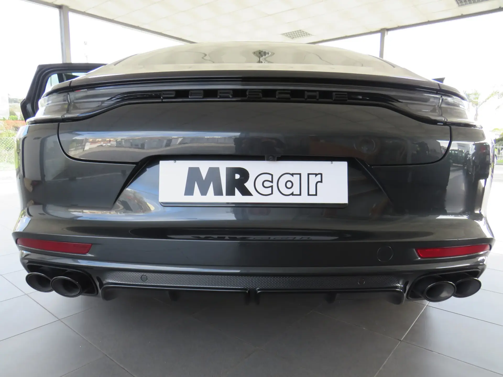 Porsche Panamera 4 E-Hybrid 10