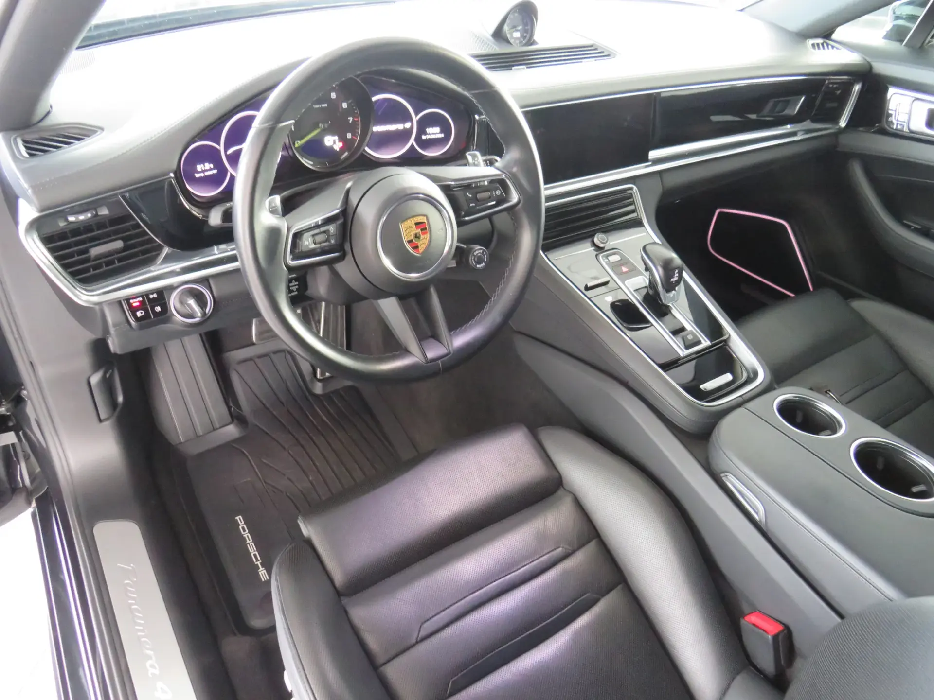 Porsche Panamera 4 E-Hybrid 29