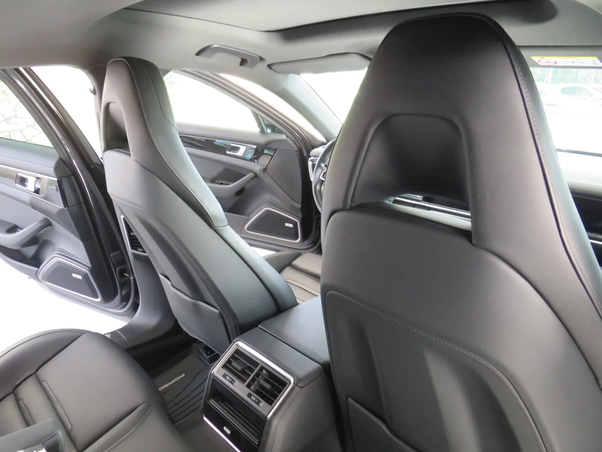 Porsche Panamera 4 E-Hybrid 37