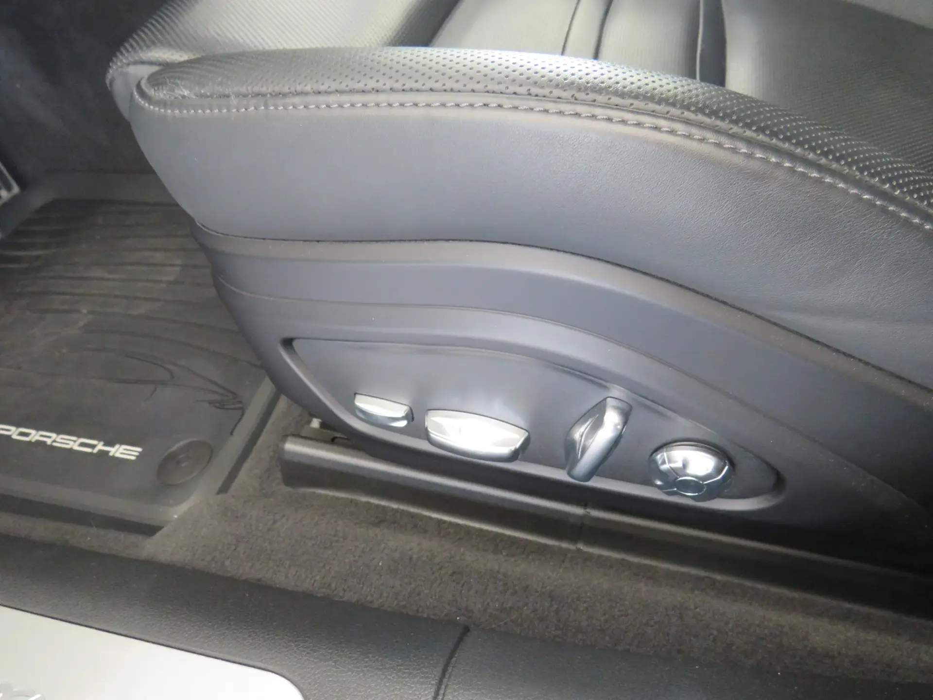 Porsche Panamera 4 E-Hybrid 49