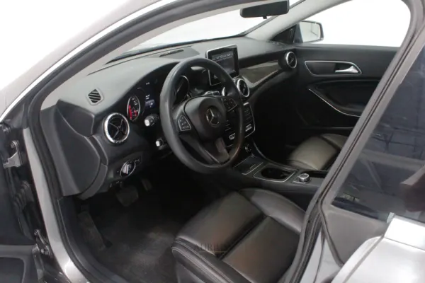 Mercedes-Benz CLA 200 7