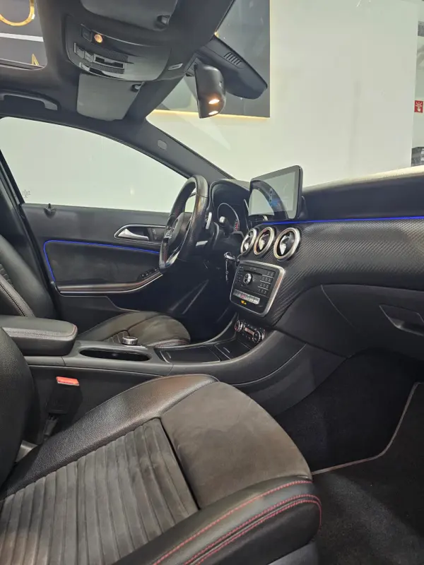 Mercedes-Benz A 180 d 7G-DCT AMG Line 10