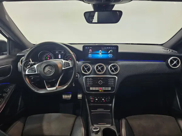 Mercedes-Benz A 180 d 7G-DCT AMG Line 9