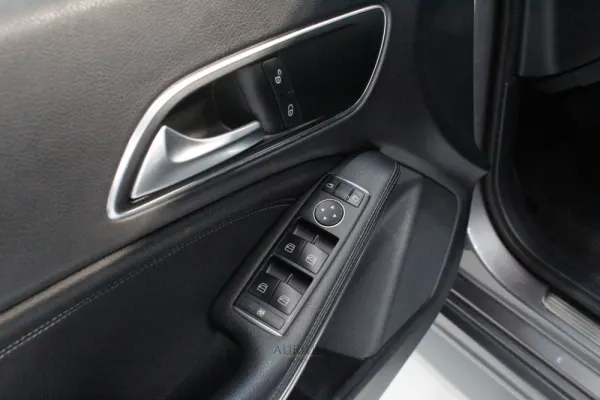 Mercedes-Benz CLA 200 10