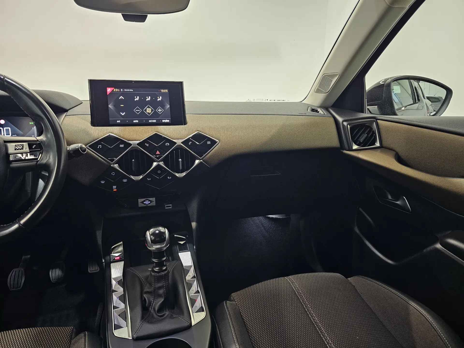 DS DS3 Crossback PureTech 100 CHIC 11