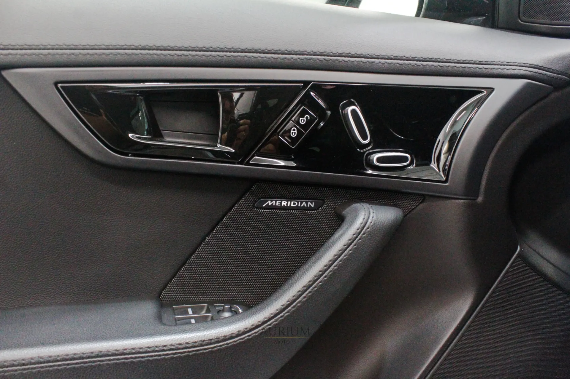 Jaguar F-Type 2.0 i4 R-Dynamic 19