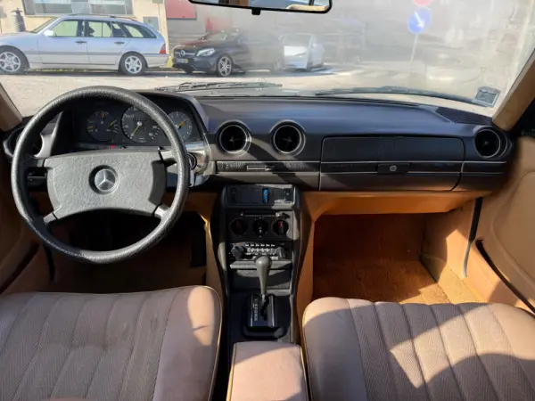 Mercedes-Benz 300 D 6