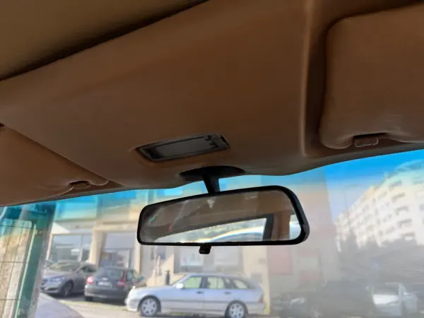 Mercedes-Benz 300 D 17