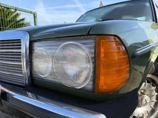 Mercedes-Benz 300 D 2