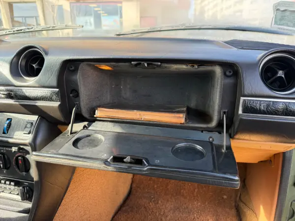 Mercedes-Benz 300 D 16