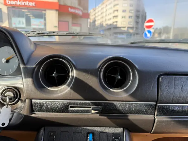 Mercedes-Benz 300 D 12