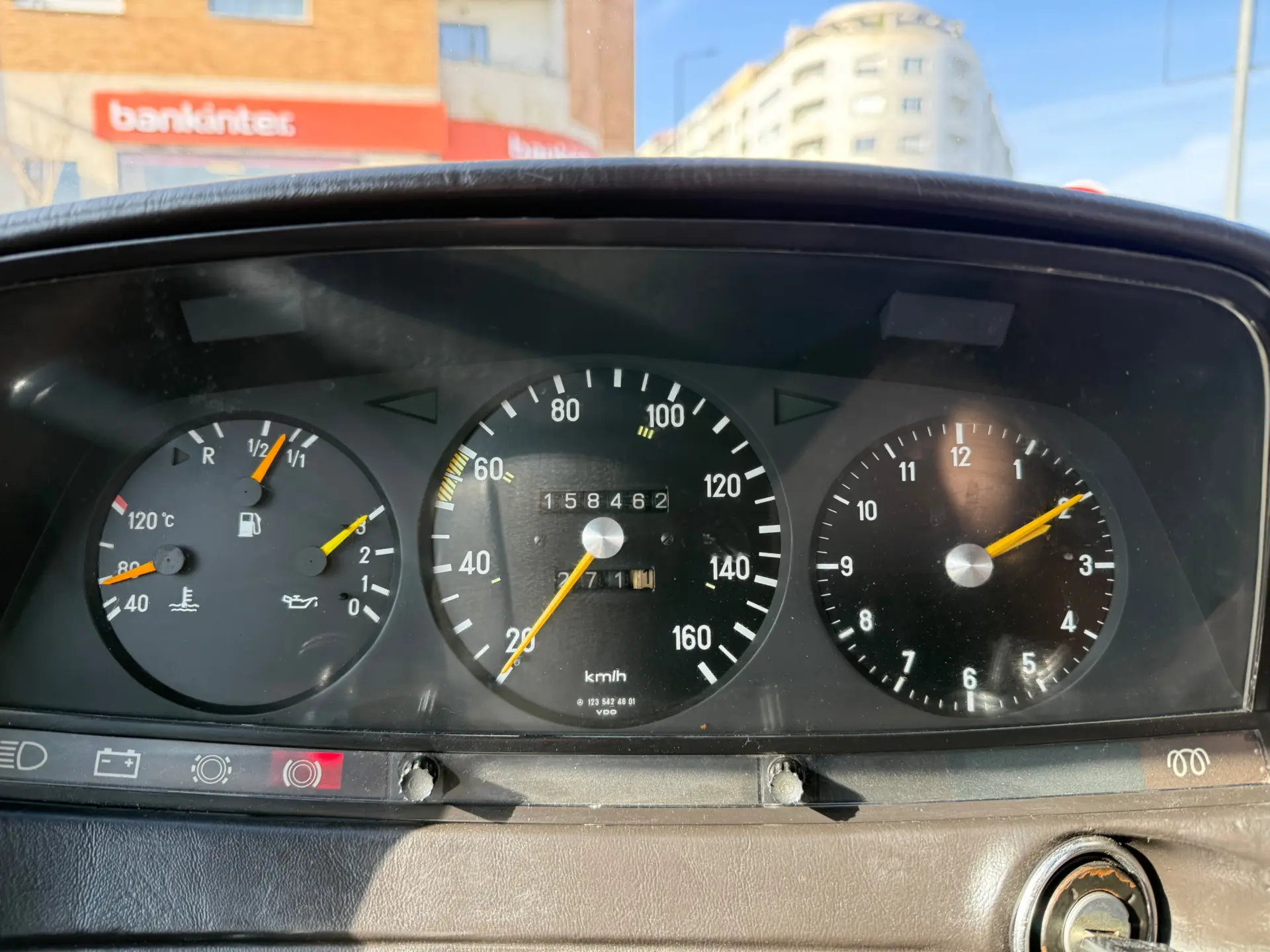 Mercedes-Benz 300 D 11