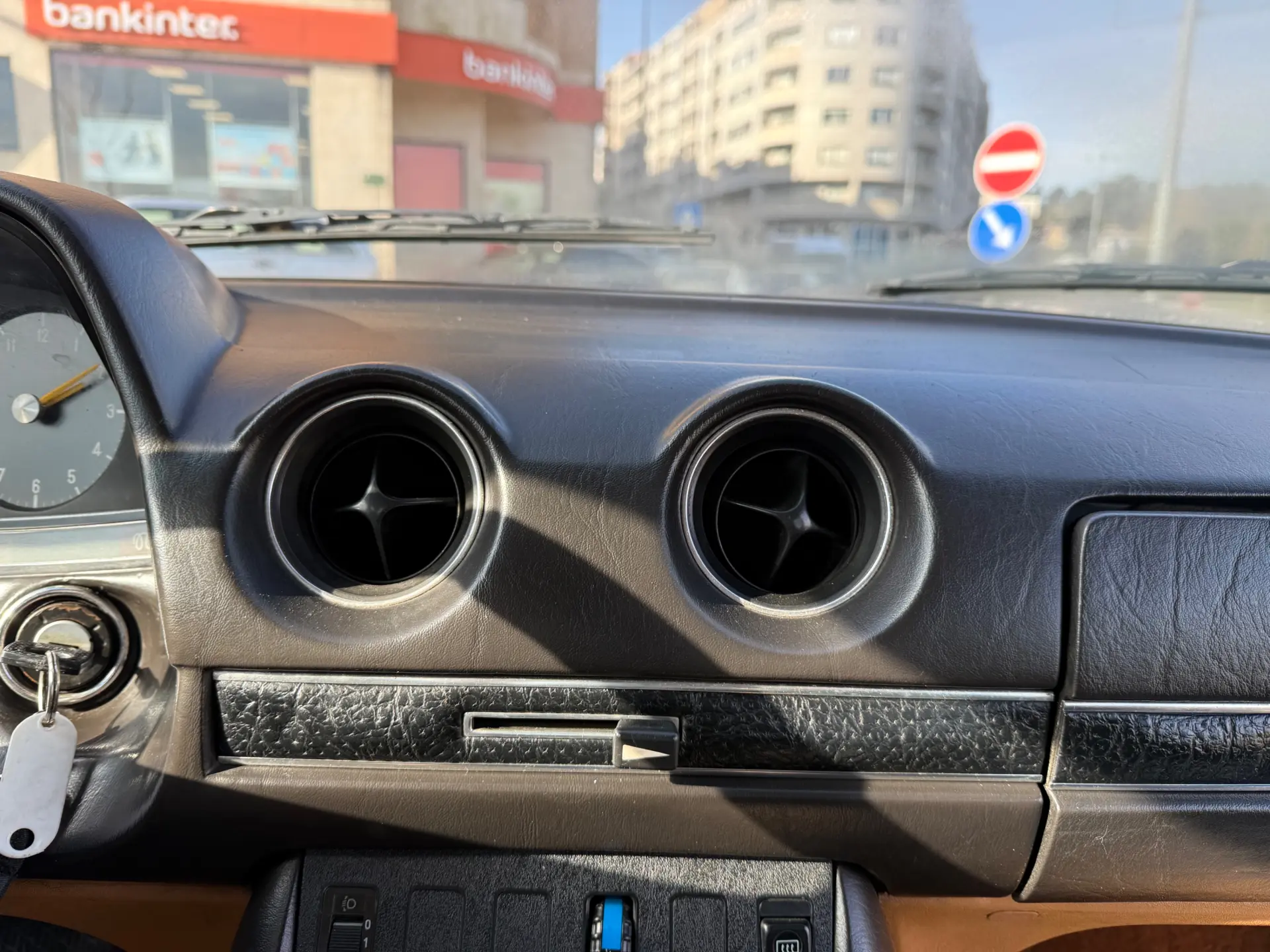 Mercedes-Benz 300 D 12