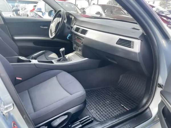 BMW 320 i Edition Exclusive 8