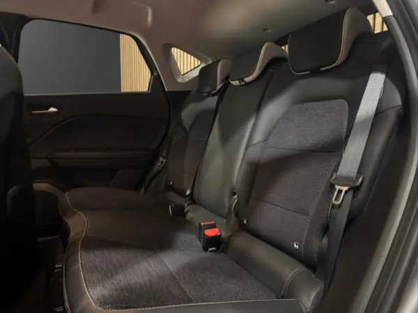 Renault Captur E-TECH 160 E-Tech engineered 11