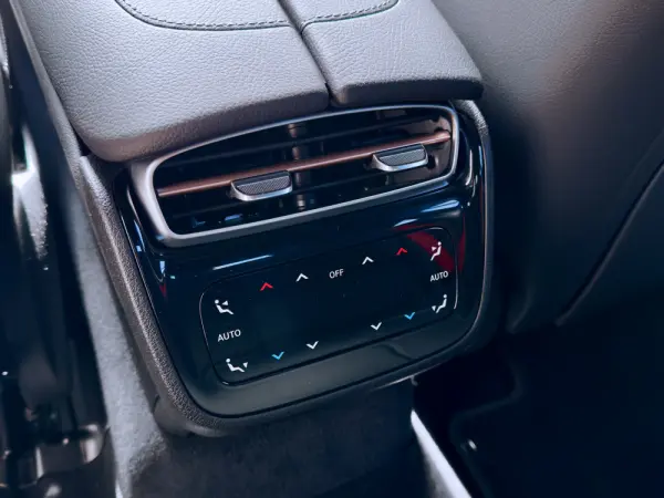 Mercedes-Benz EQE 350 AMG 9