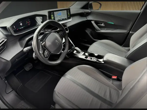 Peugeot 2008 1.2 PureTech Allure Pack 6