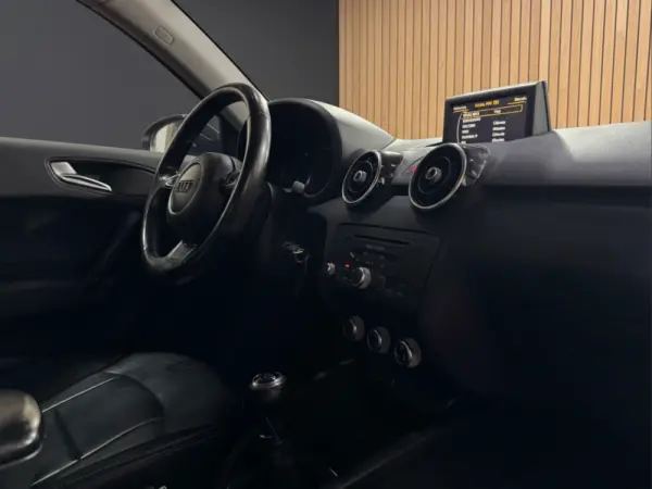 Audi A1 Sportback 1.6 TDI S-line 9