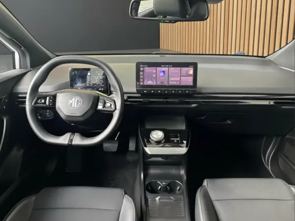 MG MG4 64 kWh Luxury 4